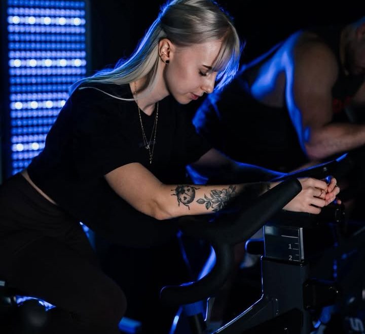 Síla modrého světla pro zdraví i krásu 🔵 Věděli jste, že modré světlo o vlnové délce…